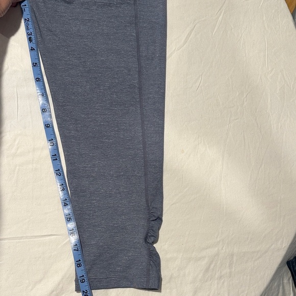 Athleta Gray Cropped Leggings Ruched Side Size M - Picture 4 of 5